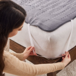 As pessoas podem dormir com um elétrico aquecido sob o cobertor?